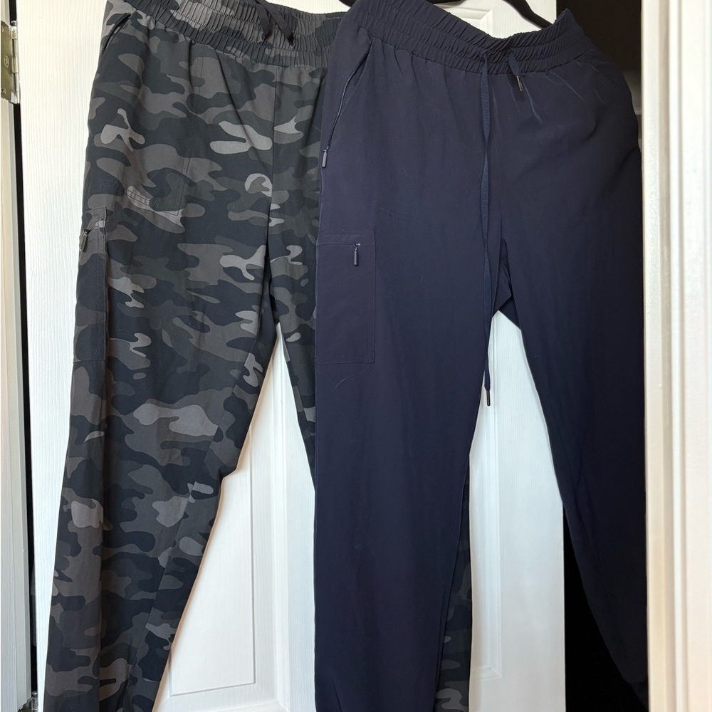 Chico's Camouflage & Navy light weight Cargo Joggers